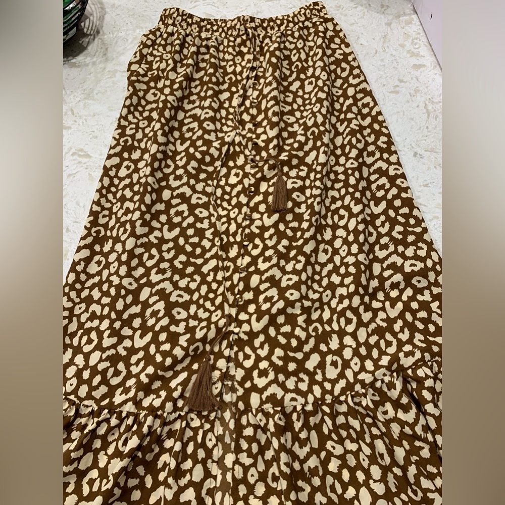 CHEETH PRINT SKIRT (WOMENS SMALL BY DARLING)! 🤍